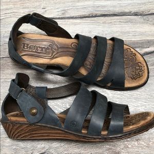 BORN women’s navy wedge sandal sz 10
